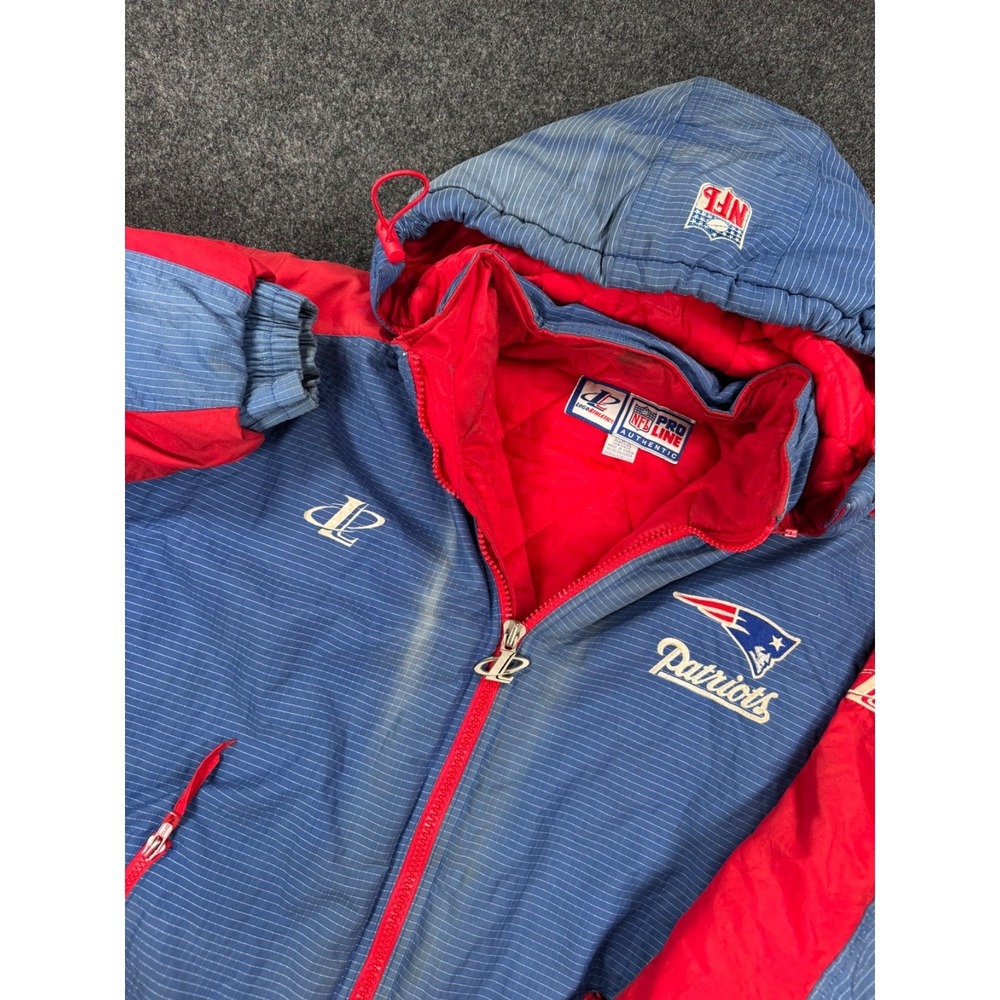 VTG Logo Athletic NFL Pro Line New England Patriots Hooded Puffer Jacket Mens